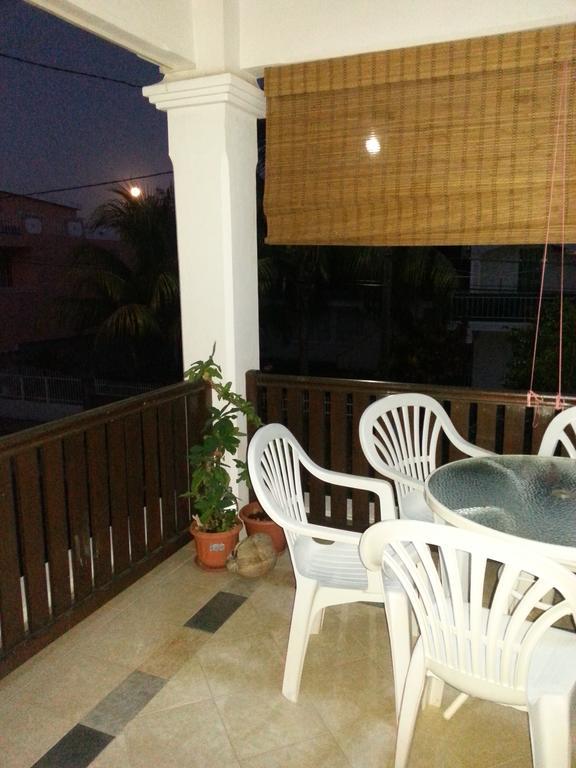 Krishangel Beach Apartment Flic en Flac Exterior photo