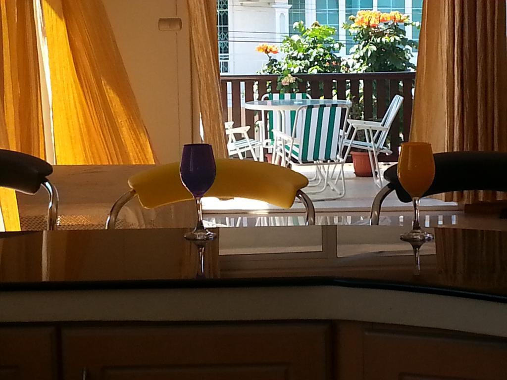 Krishangel Beach Apartment Flic en Flac Room photo