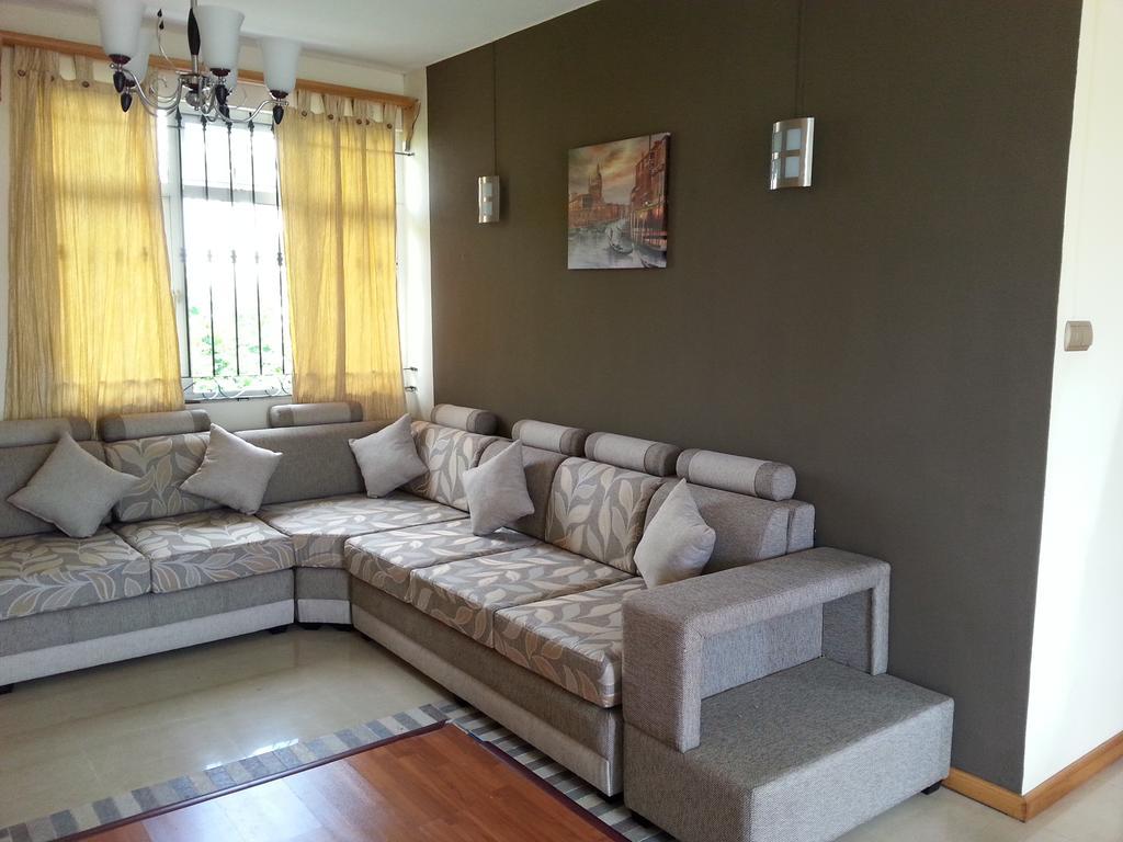 Krishangel Beach Apartment Flic en Flac Exterior photo