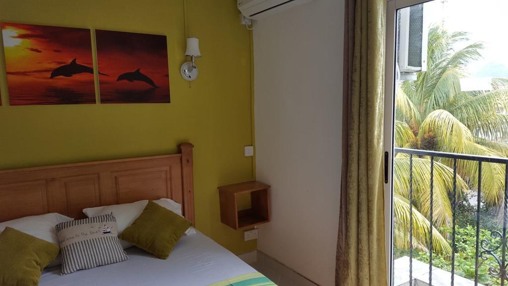 Krishangel Beach Apartment Flic en Flac Exterior photo