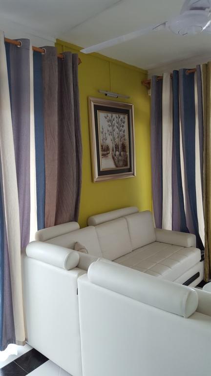 Krishangel Beach Apartment Flic en Flac Exterior photo