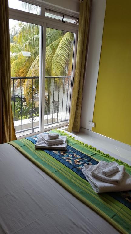 Krishangel Beach Apartment Flic en Flac Exterior photo