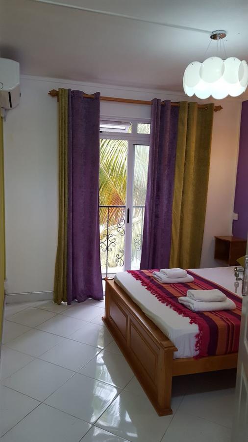 Krishangel Beach Apartment Flic en Flac Exterior photo