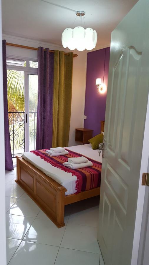 Krishangel Beach Apartment Flic en Flac Exterior photo
