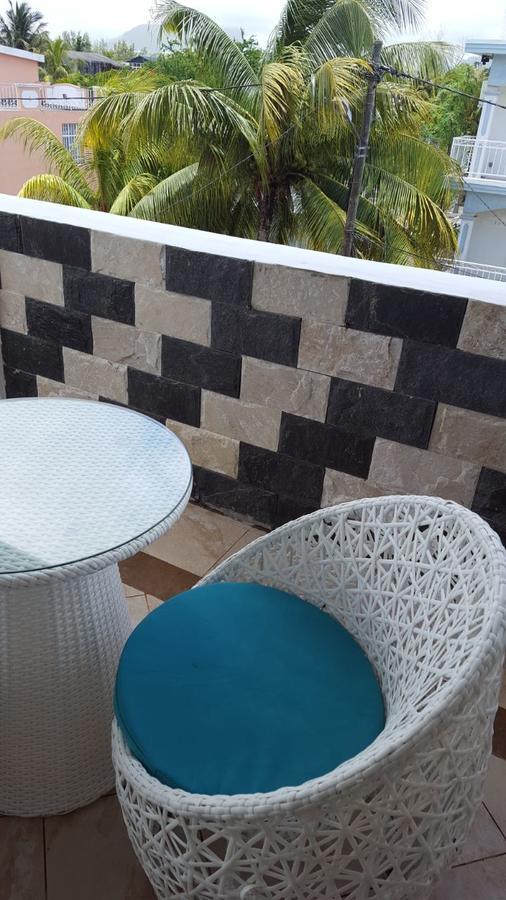 Krishangel Beach Apartment Flic en Flac Exterior photo