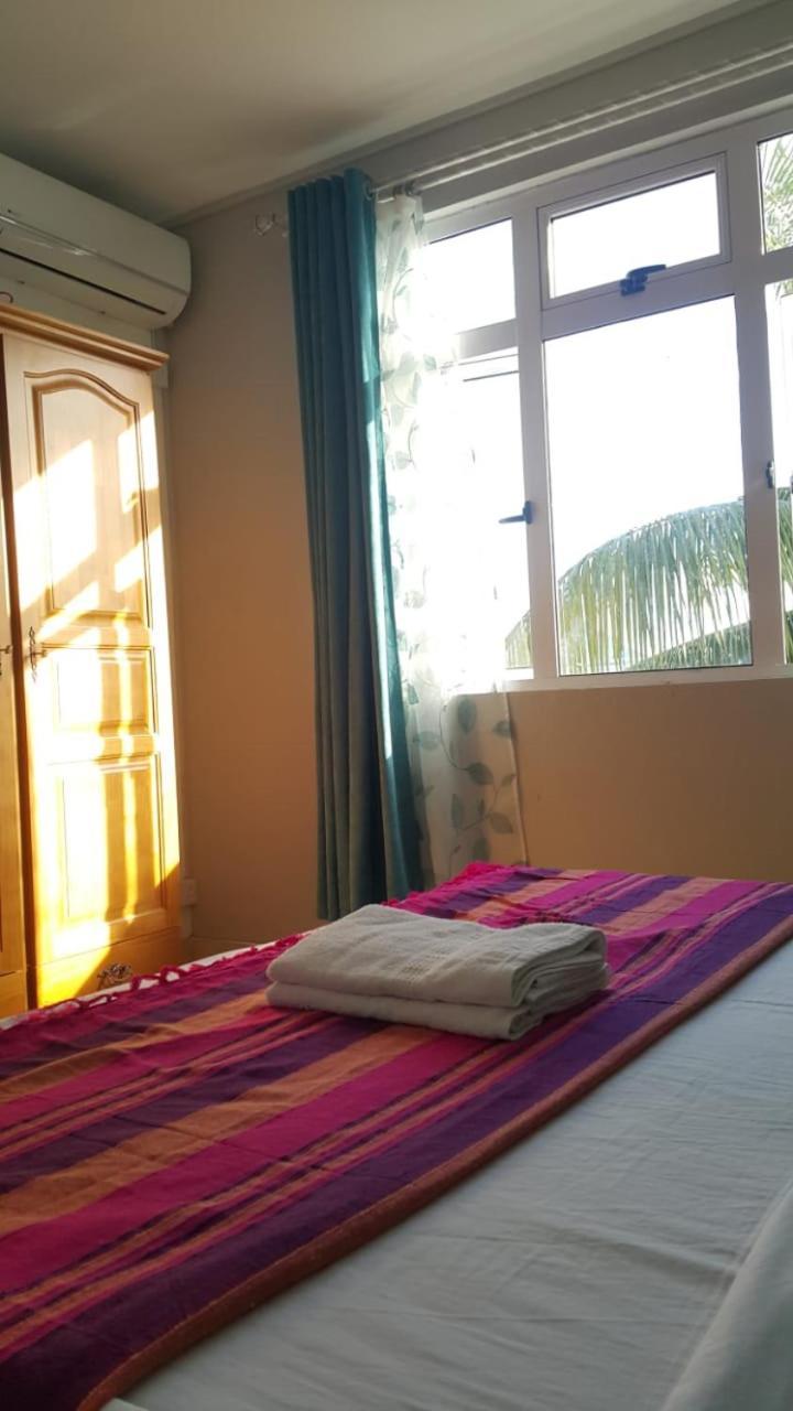 Krishangel Beach Apartment Flic en Flac Exterior photo