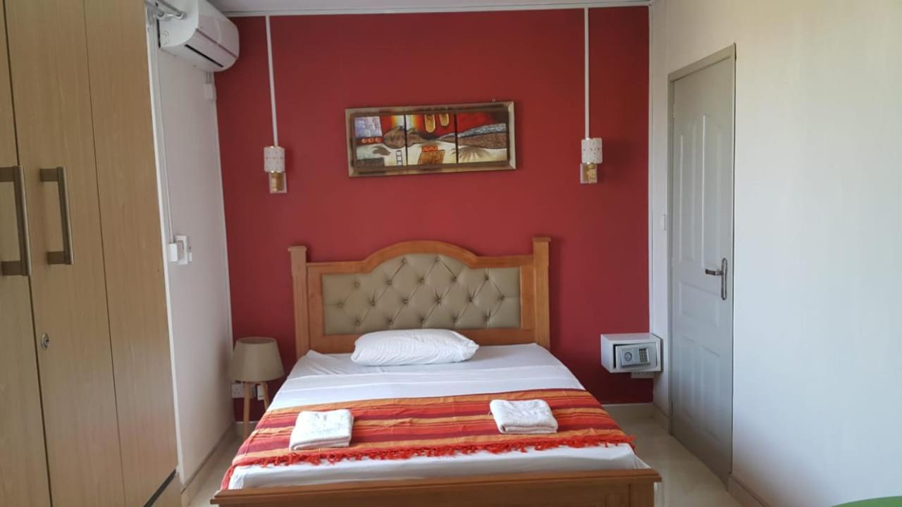 Krishangel Beach Apartment Flic en Flac Exterior photo