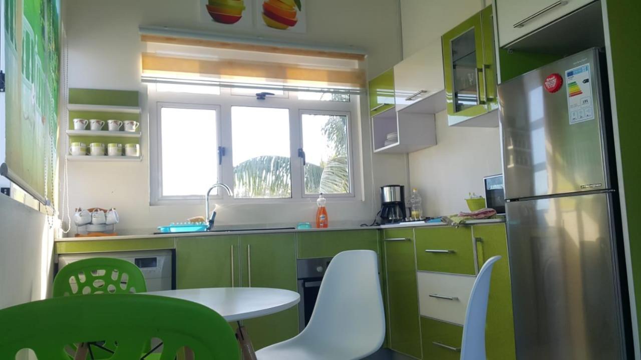 Krishangel Beach Apartment Flic en Flac Exterior photo