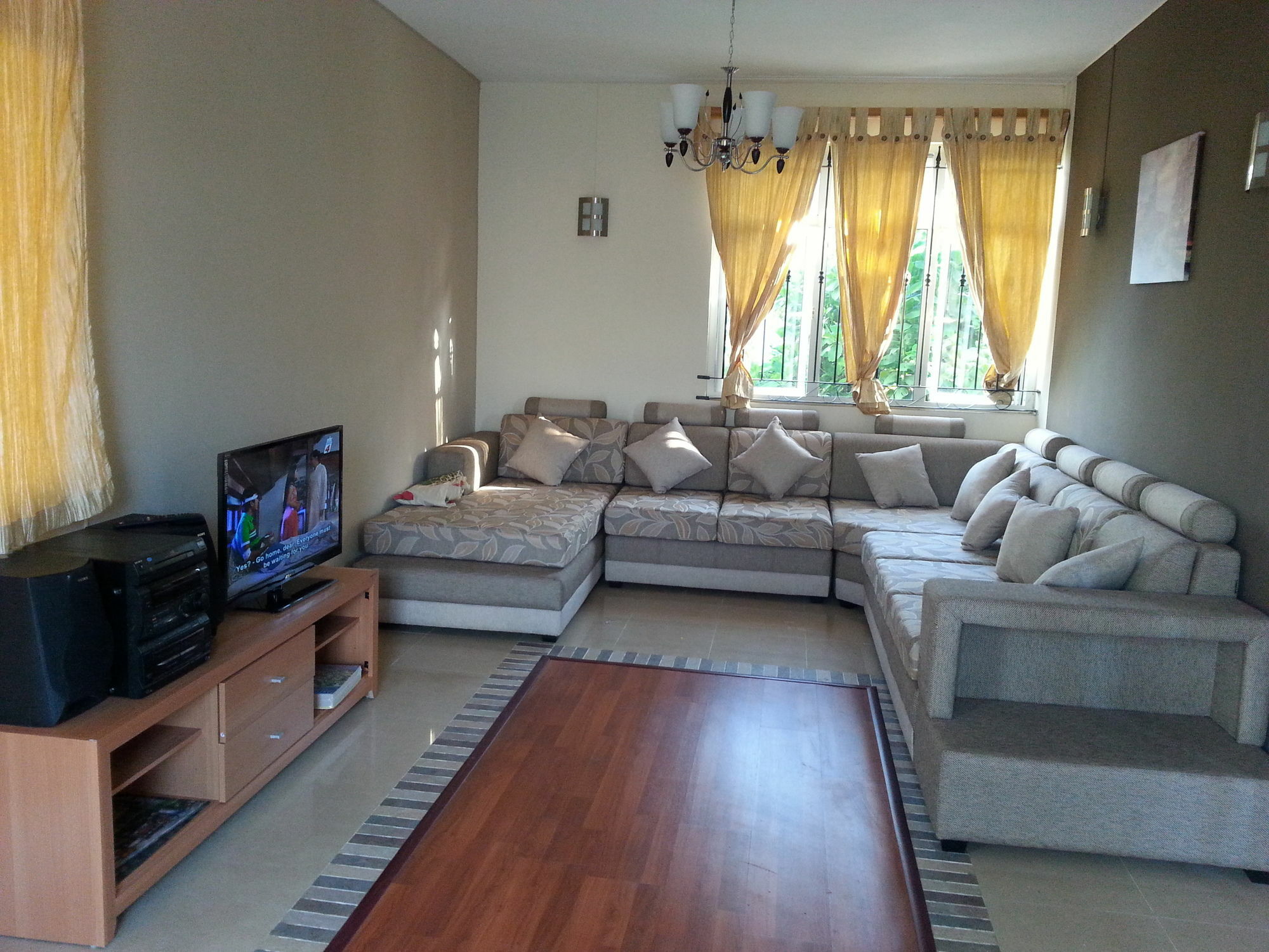 Krishangel Beach Apartment Flic en Flac Exterior photo